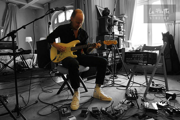 Timber-Timbre-yellow-guitar-la-frette-studios